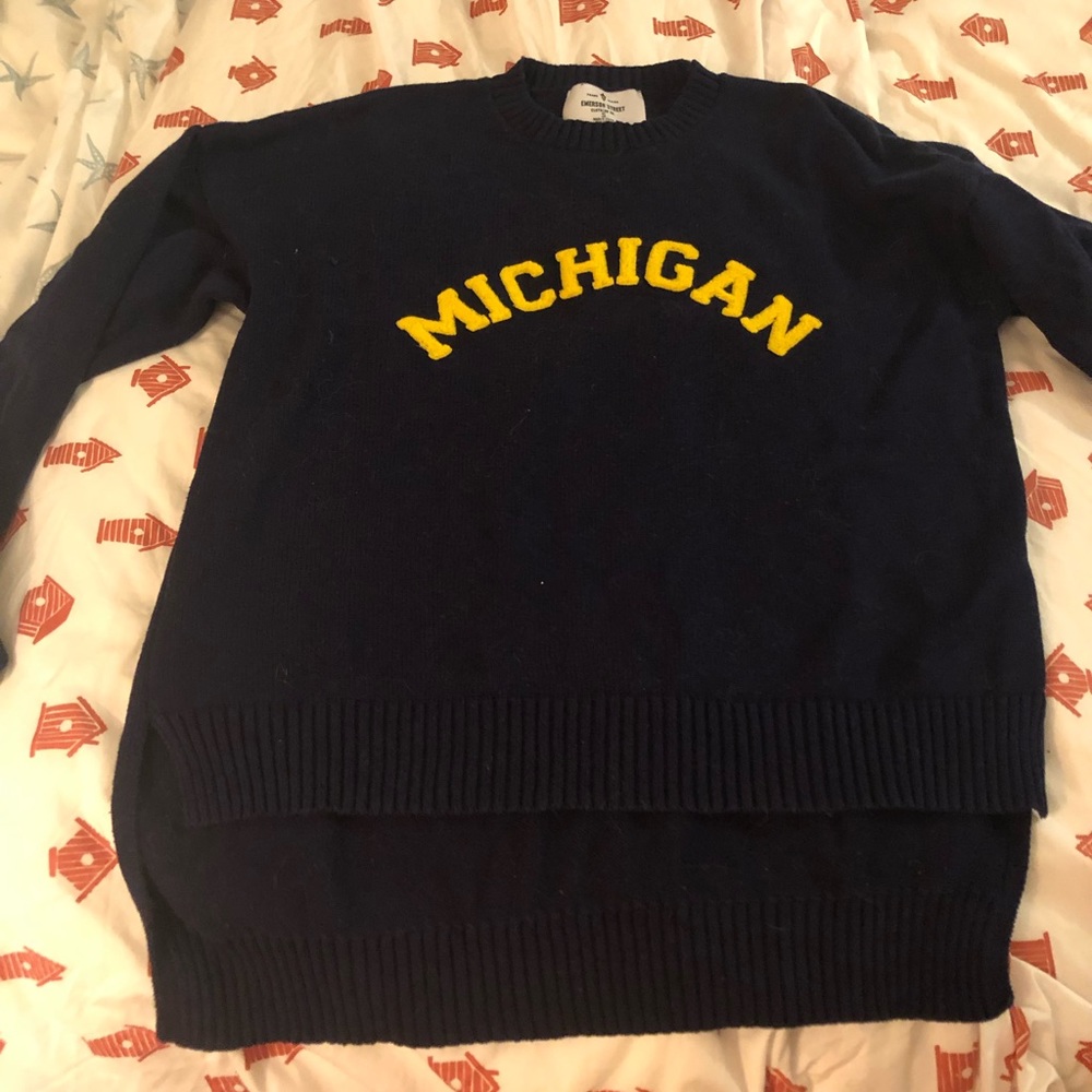Retro 100% cotton sweater. Go Blue